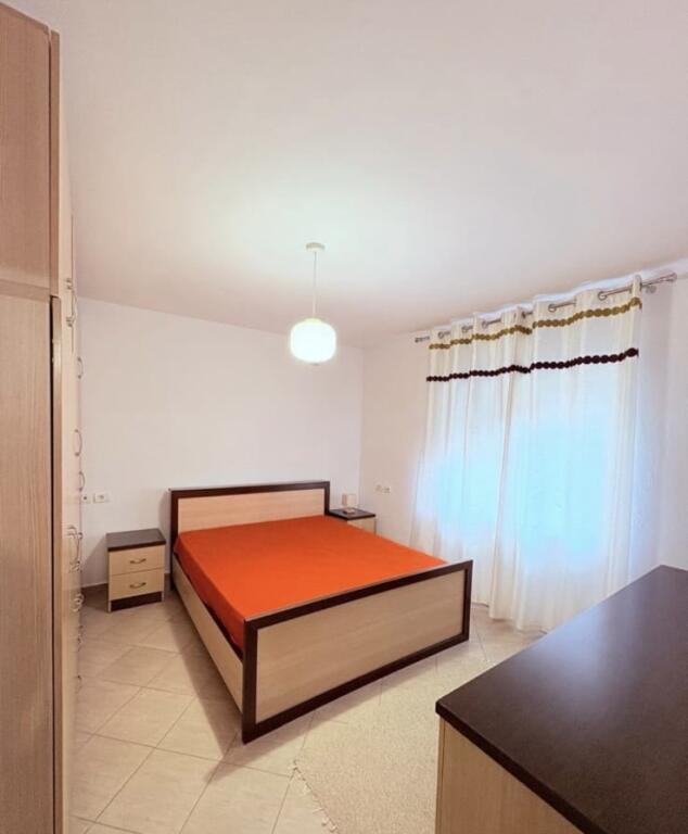 Jepet Me Qera Apartament 1+1+1 Ballkon