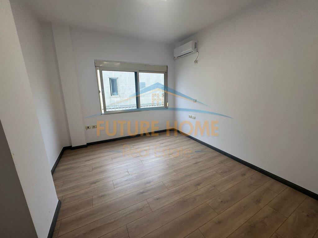 Shitet Apartament 2+1, Komuna e Parisit