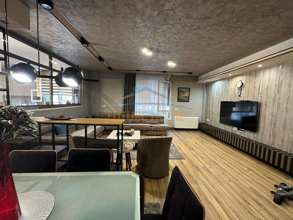 Shitet Apartament 2+1+2, Myslym Shyri