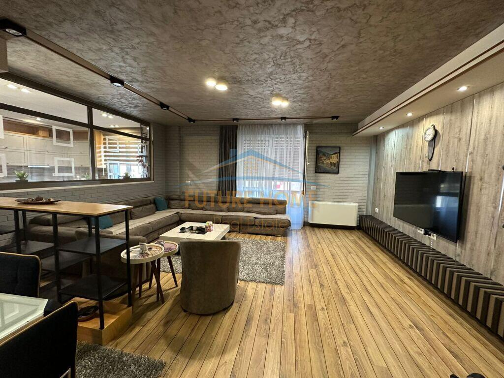 Shitet Apartament 2+1+2, Myslym Shyri