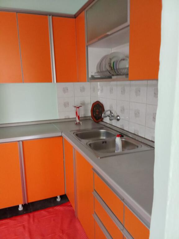 Apartament 2+1 tek Xhamlliku pranë Xhamisë Xhura