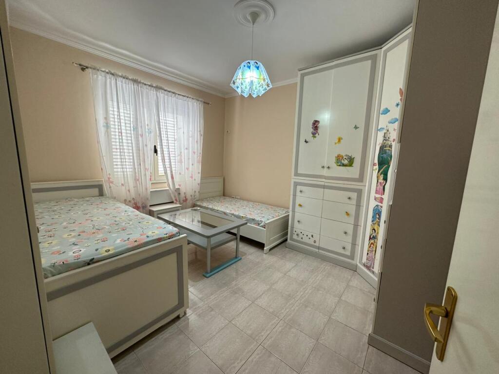 Apartament 2+1 për Qira – Rruga e Durrësit (pranë Shkollës Qemal Stafa)