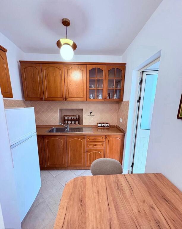 APARTAMENT ME QERA 1+1 XHAMIA E TABAKEVE