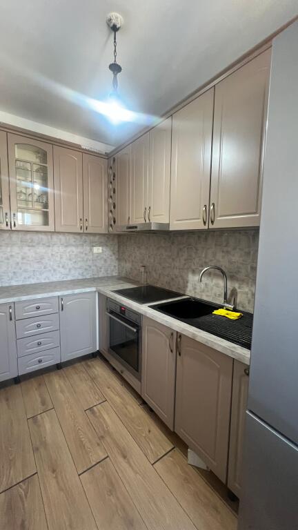 APARTAMENT 2+1+GARDEROBE - PËRBALLË KOMPLEKSIT DELIJORGJI