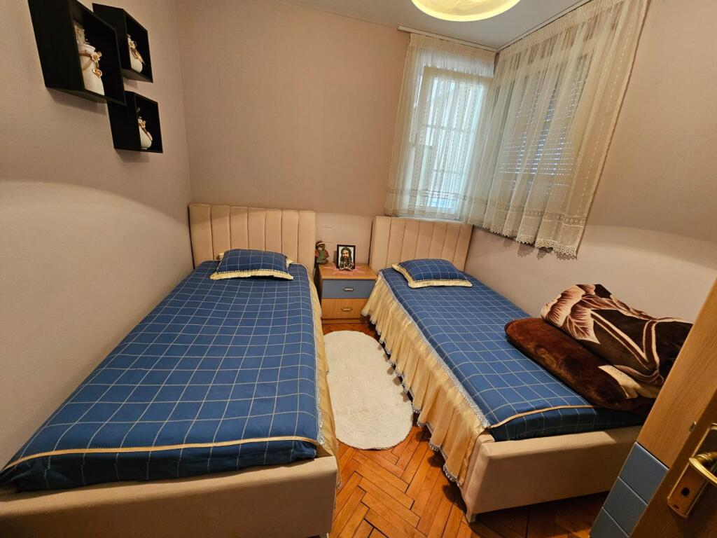 Apartament 2+1 për shitje pranë Medresesë!