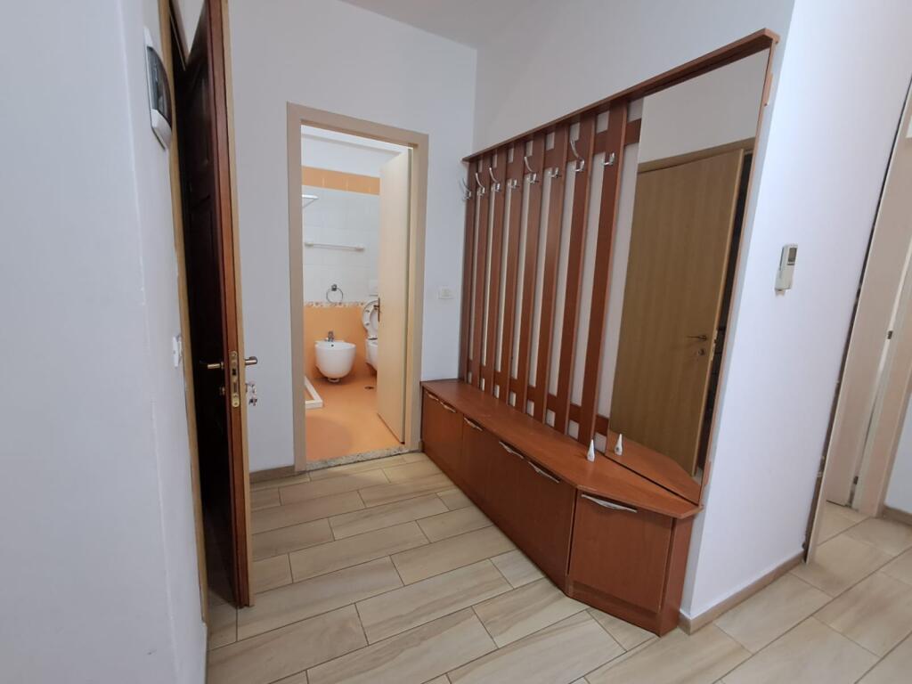 Appartamento 1+1 in affitto al 4° piano di una villa, Durazzo