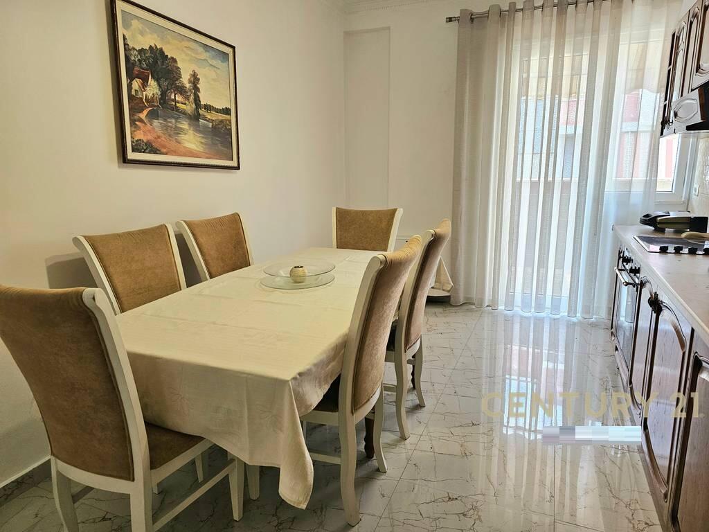 In affitto attico duplex 4+1+3 a Fresk, vicino al ristorante Fresk.