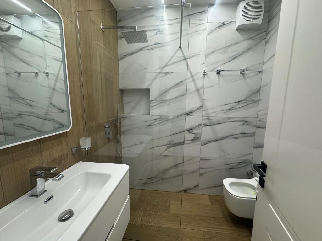 Jepet me qira super apartament 2+1 te Bulevardi i Ri