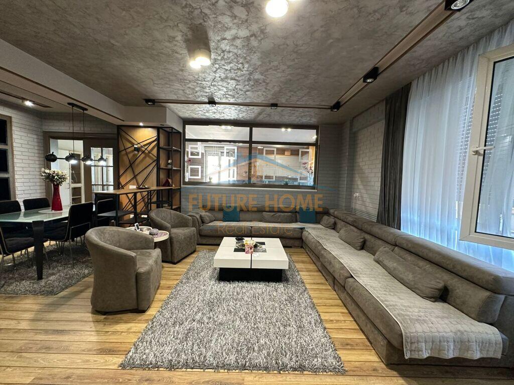 Shitet Apartament 2+1+2, Myslym Shyri