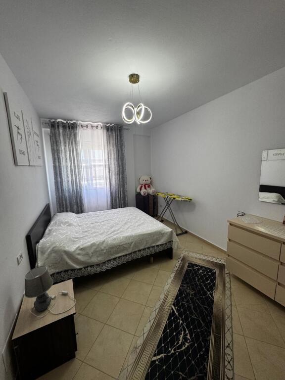 Shitet apartament 1+1 Fresk