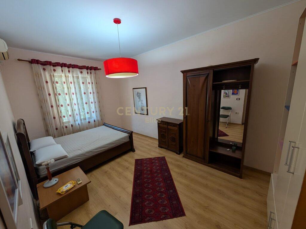 Apartament 2+1 për qira pranë stadiumit Dinamo.