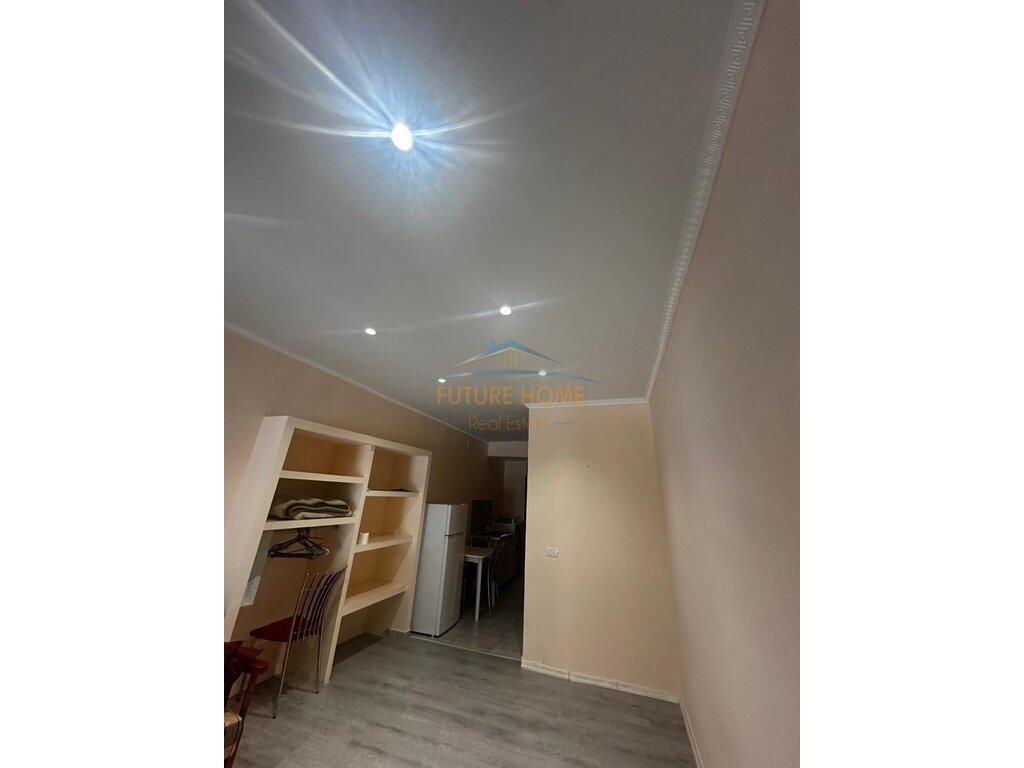 Tirana, vendo uno spazio commerciale Piano terra, 36 m² (VIA BARRIKADAVE)
