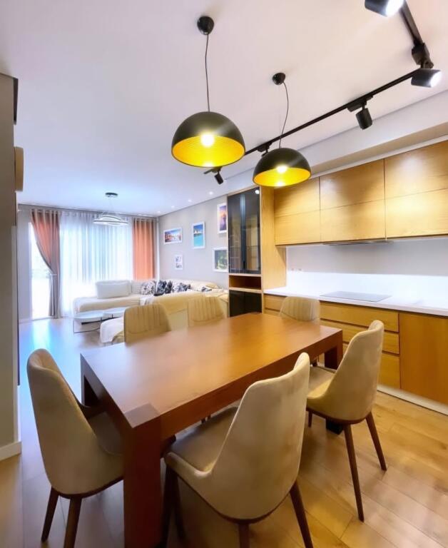 Përballë me Misto Mame, Kompleksi Cabej shesim apartament 2+1+2
