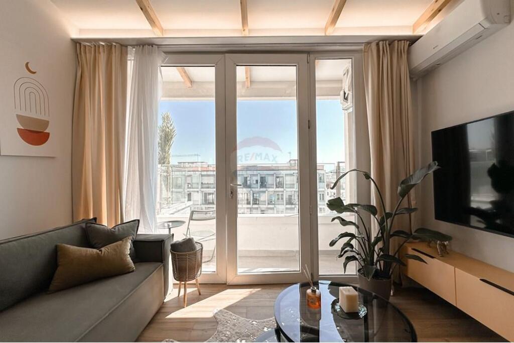 Studio di Lusso in Vendita ad Astir!