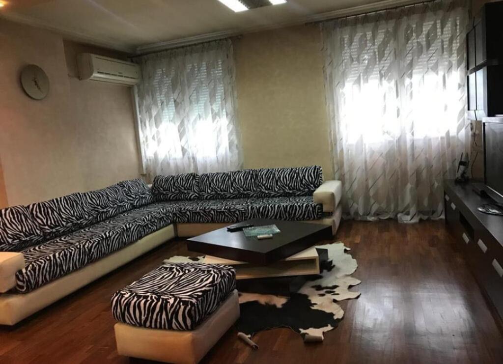 Apartament Dupleks 2+1+2 për Qira te Ish Ekspozita!