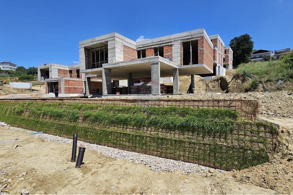 For sale a super Villa by the lake of Farka!