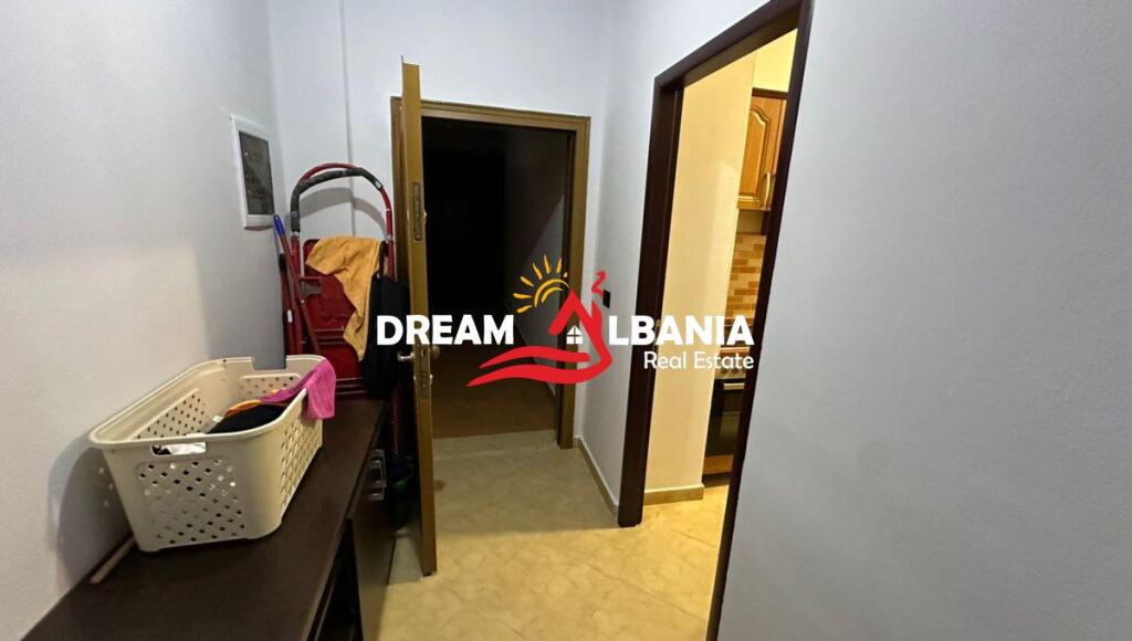 Shiten 2 garsoniere ne rrugen e Durrsit prane Bllokut te Ambasadave (ID 4101043)