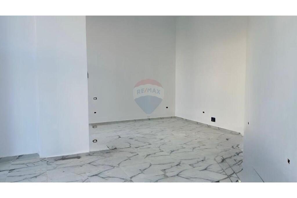 Ambient komercial për qira në Vasil Shanto