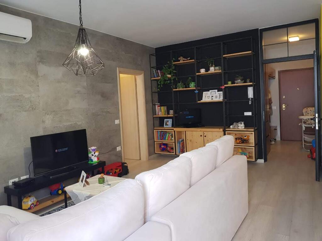 Appartamento 1+1 in affitto, Komuna Parisit