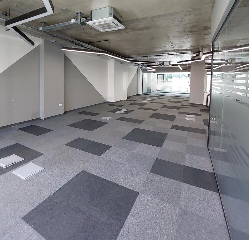 Spazio commerciale in affitto in via dei Kosovari!