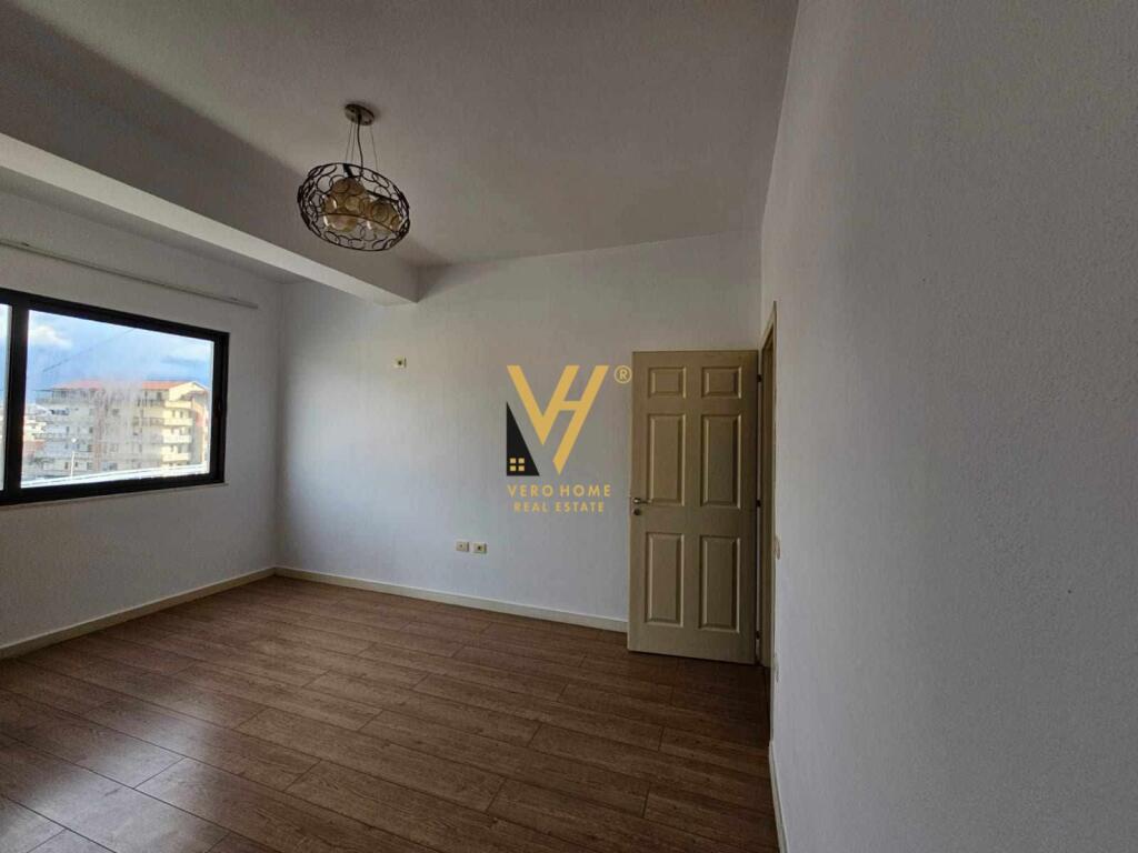 APARTAMENT 2+1+2BANJO ME QERA TE UNAZA E RE