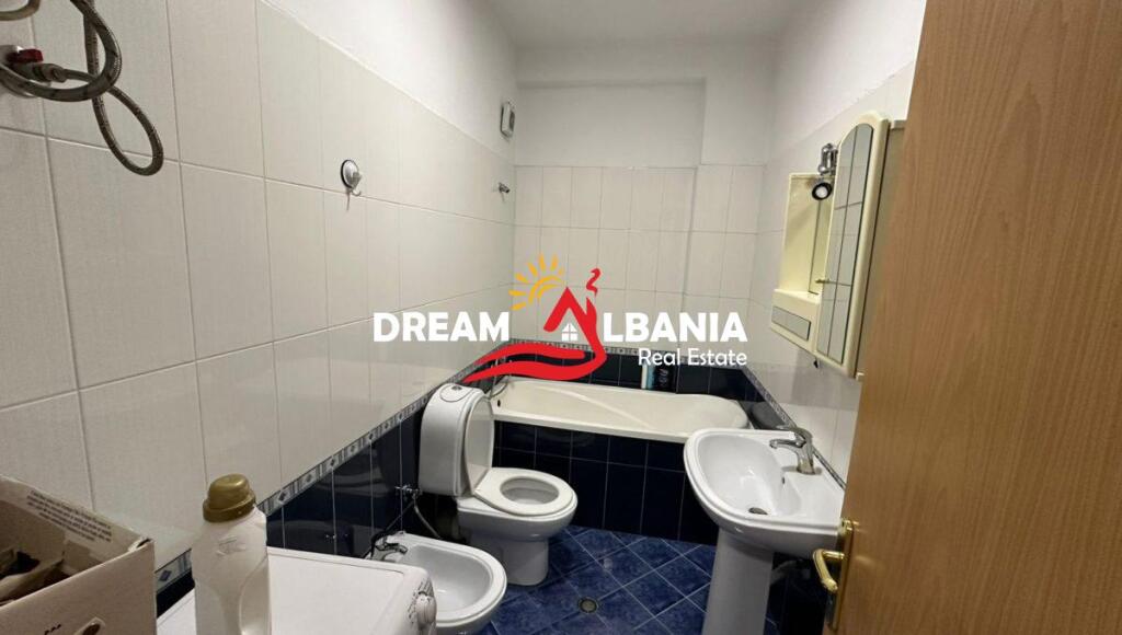 Shiten 2 garsoniere ne rrugen e Durrsit prane Bllokut te Ambasadave (ID 4101043)