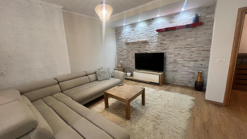 APARTAMENT 2+1+GARDEROBE - PËRBALLË KOMPLEKSIT DELIJORGJI