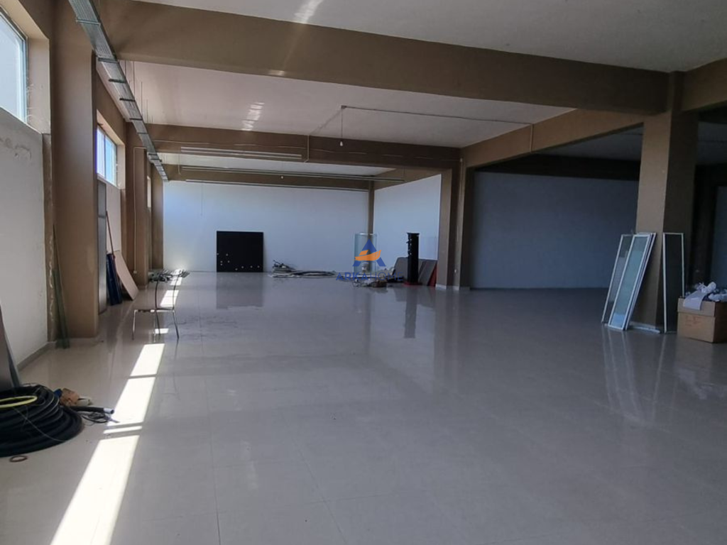 AFFITTASI UN CAPANNONE 900M2 "AUTOSTRADA TIRANA-DURRES".