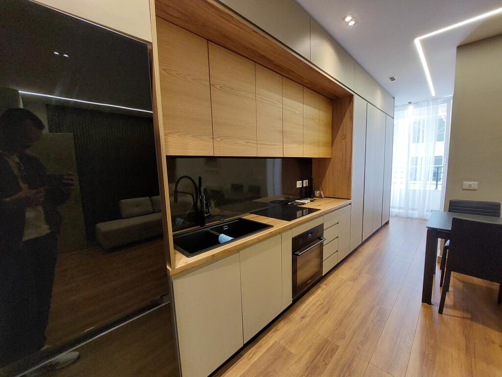ESKLUZIVE në Lungomare, Vlorë! Shitet apartament 2+1+2 + post parkimi,