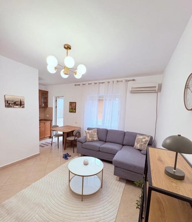 Jepet Me Qera Apartament 1+1+1 Ballkon