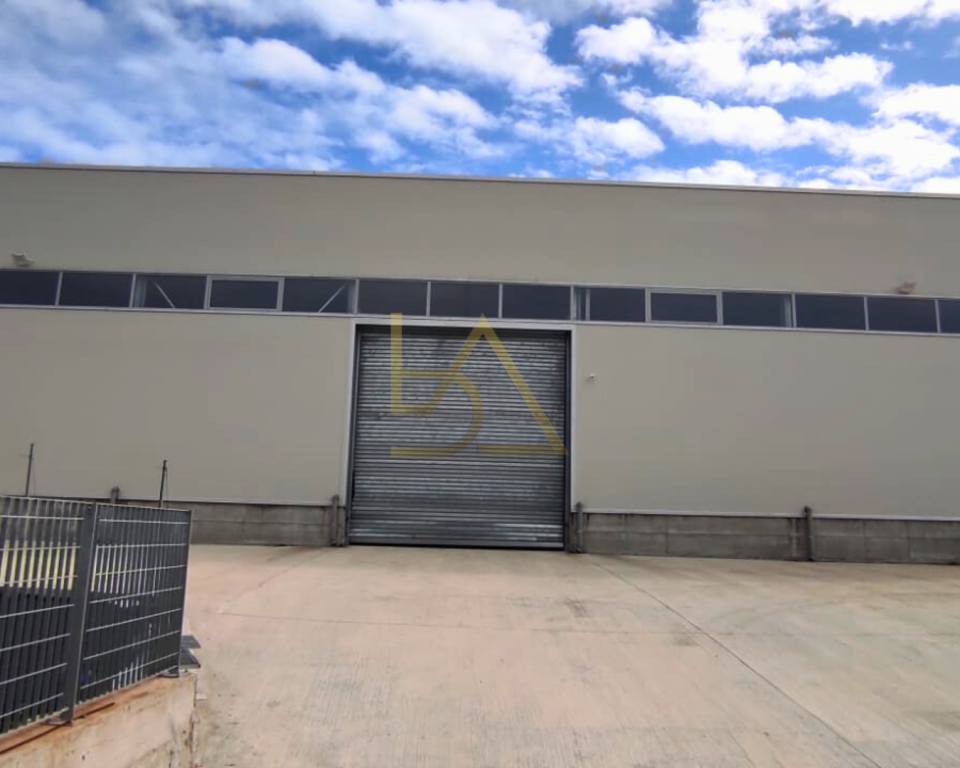 For sale Kapanon + Land Golden Investment Opportunity in Mucaj, Vorë