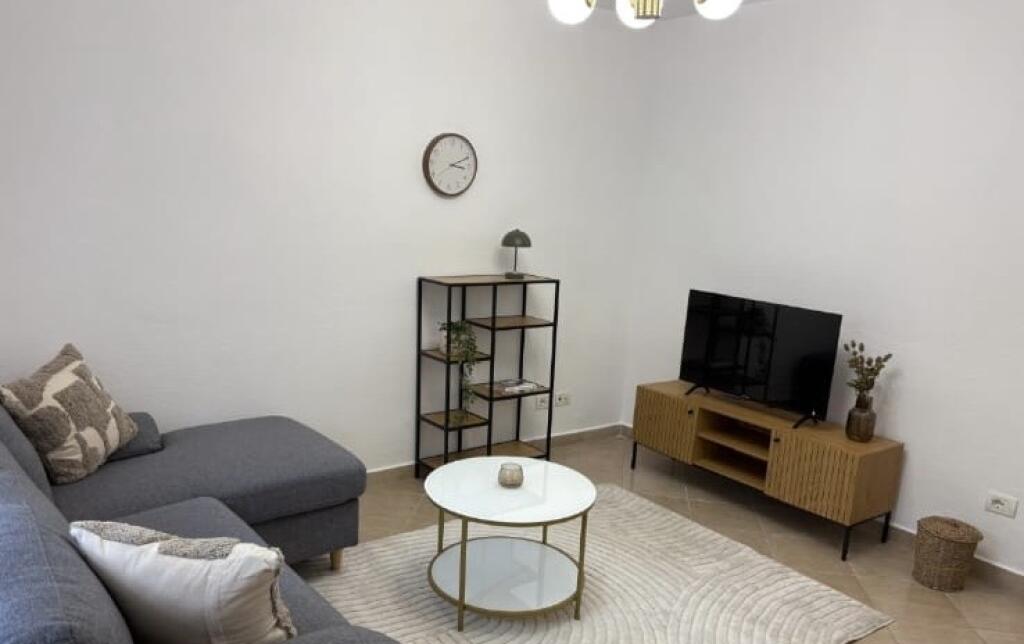 Jepet Me Qera Apartament 1+1+1 Ballkon