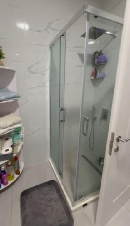 SHITET APARTAMENT 2+1 PRANE BULEVARDIT TE RI, TIRANE