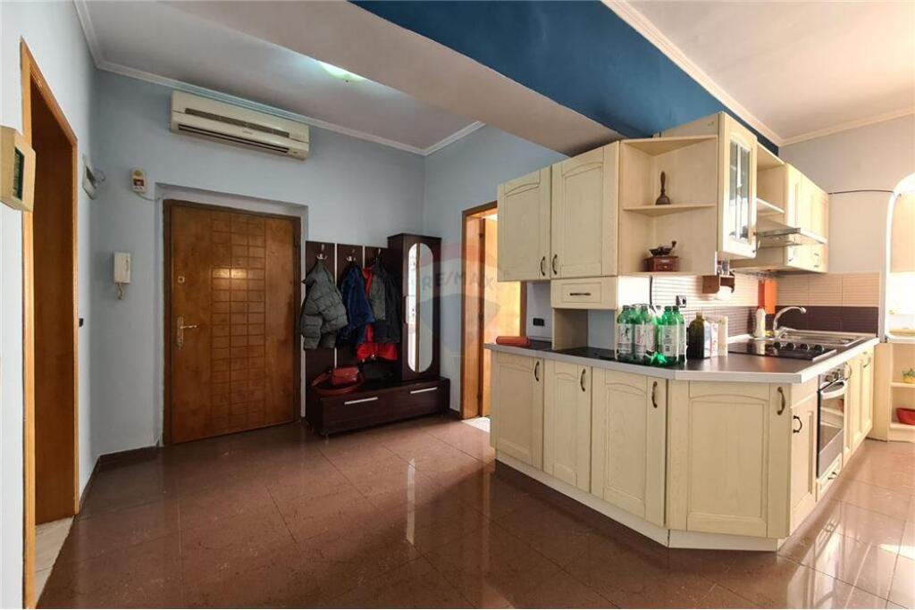Apartament 2+1 me qira ne Qender!