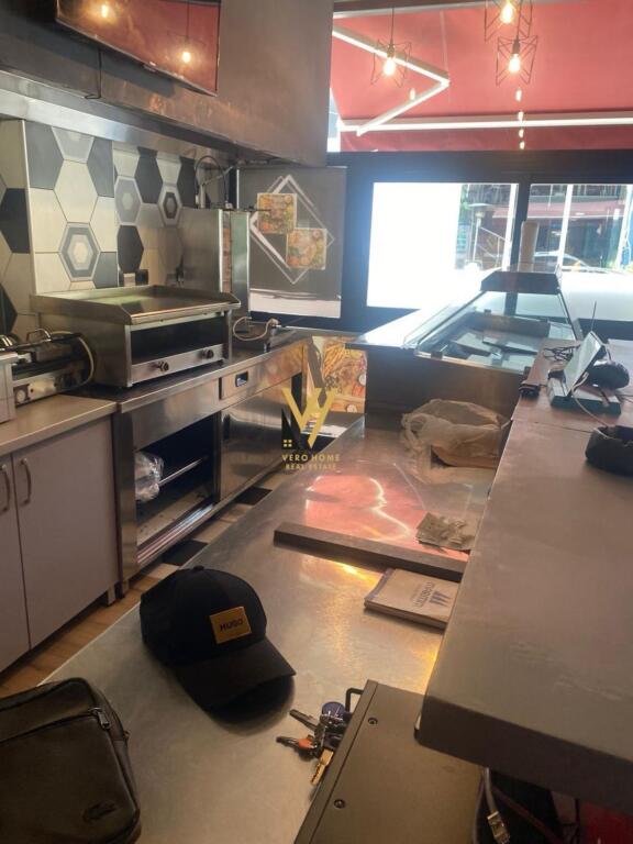 NEGOZIO 50 M2 IN AFFITTO PRESSO KOMUNA E PARISIT