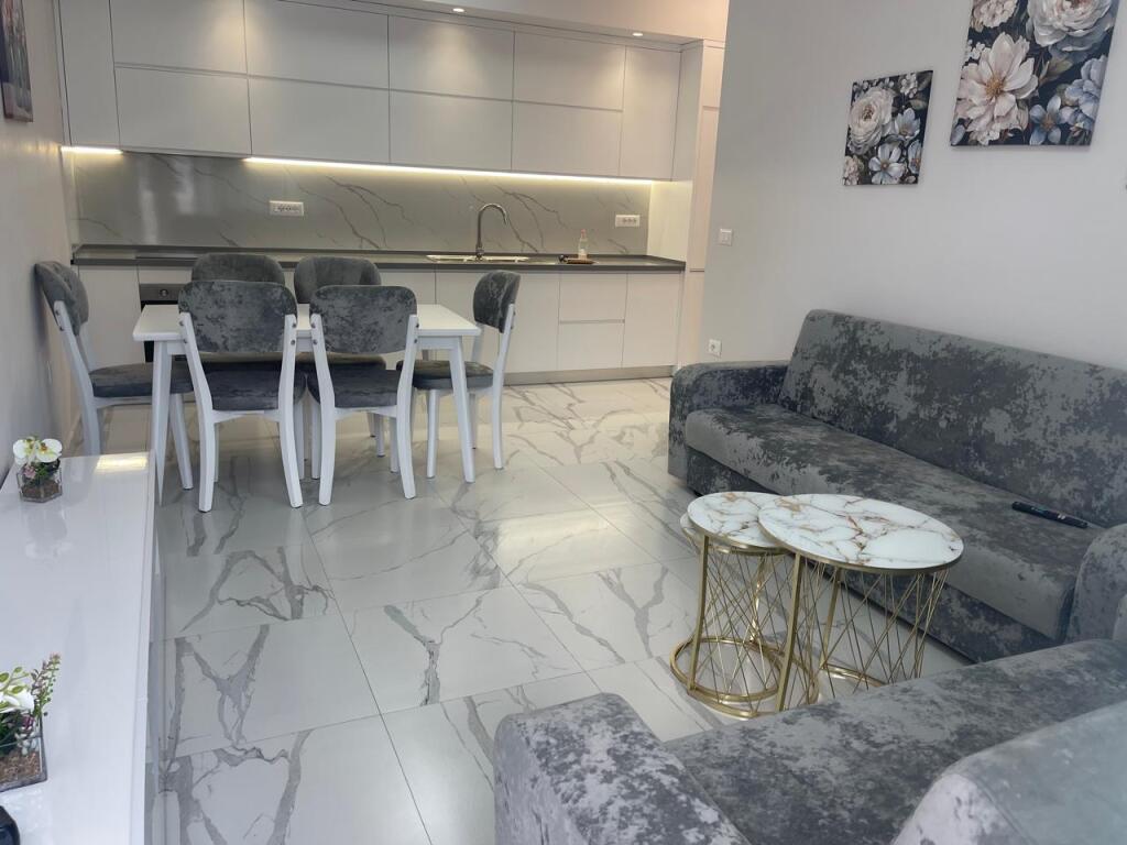 Apartament 2+1 me qira tek Fusha e Aviacionit