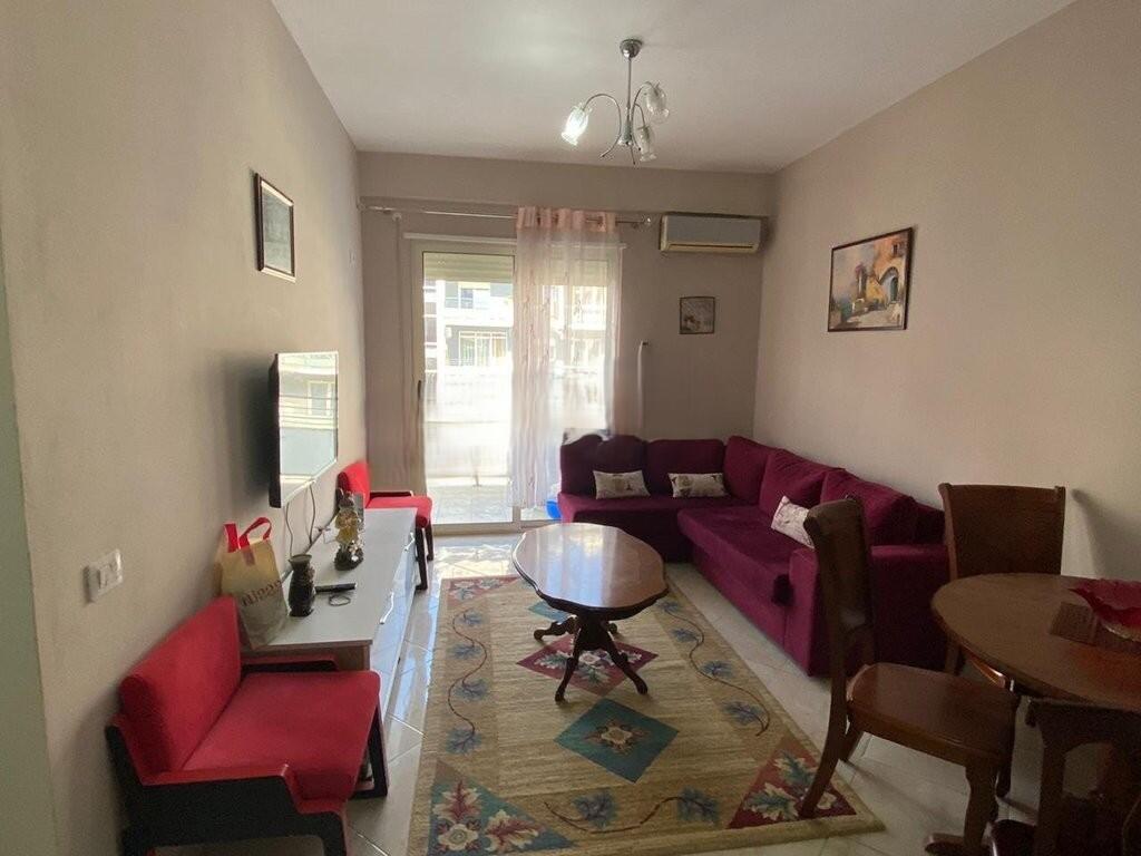 Apartament 1+1 për qira Spitali Amerikan 3, Pranë Golden Park