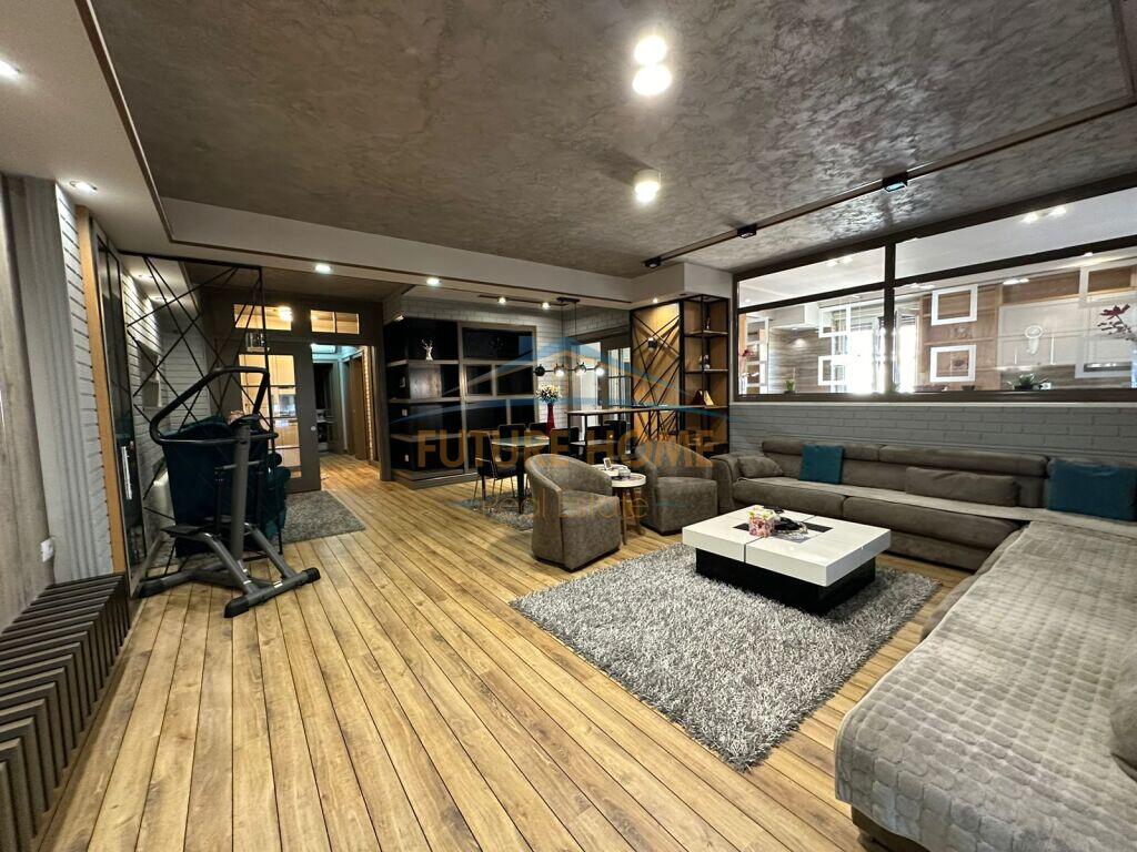 Shitet Apartament 2+1+2, Myslym Shyri