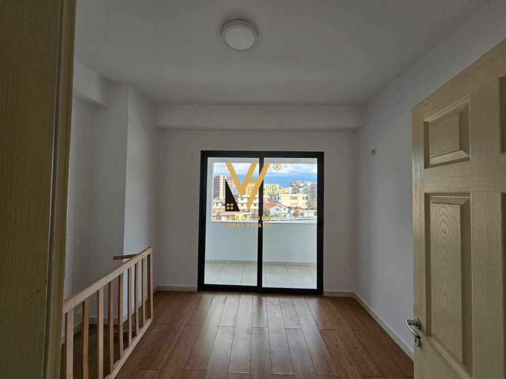 APARTAMENT 2+1+2BANJO ME QERA TE UNAZA E RE