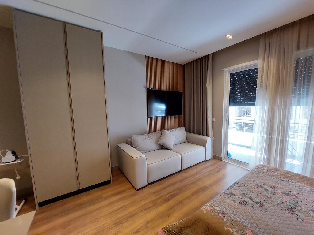 ESKLUZIVE në Lungomare, Vlorë! Shitet apartament 2+1+2 + post parkimi,