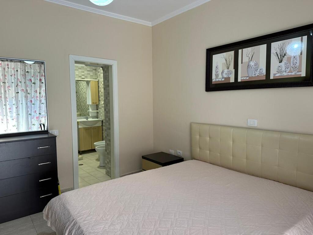 Apartament 2+1 për Qira – Rruga e Durrësit (pranë Shkollës Qemal Stafa)