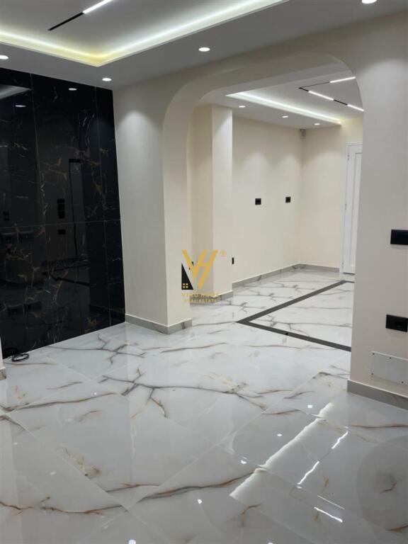 JEPET AMBIENT 80M2 ME QERA TE RRUGA E ELBASANIT
