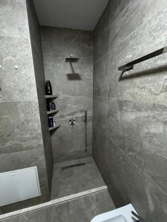 Shitet apartament 1+1 Fresk