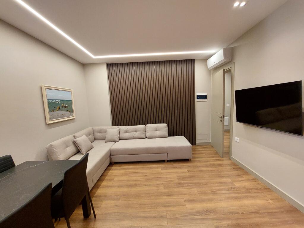 ESKLUZIVE në Lungomare, Vlorë! Shitet apartament 2+1+2 + post parkimi,