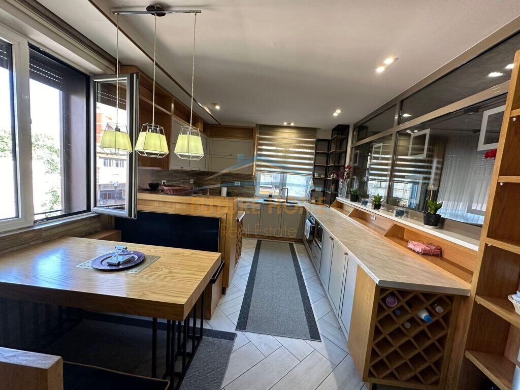 Shitet Apartament 2+1+2, Myslym Shyri