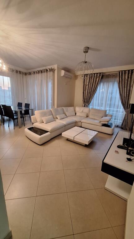 Me Qera: 2+1+2wc 📍Stacioni i Trenit - Gener 2 || Kt.3 || Ndërtuar në 2015 - S.110m²