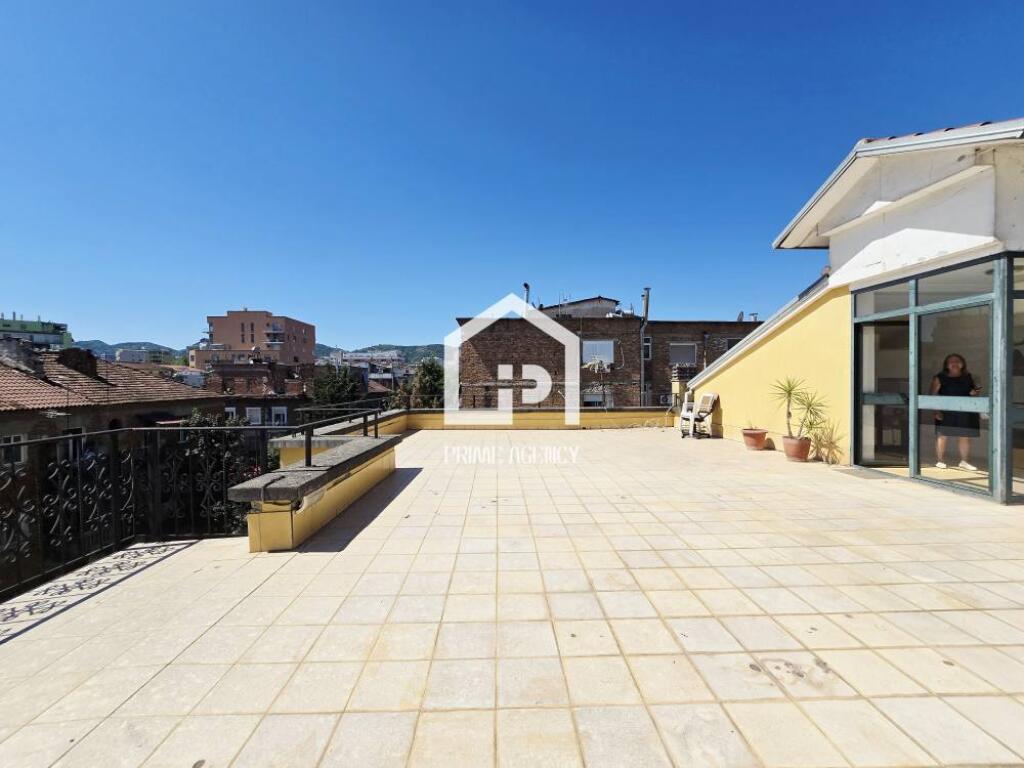 JEPET ME QIRA: VILE 3 KT - PER BIZNES/zona: Pranë St.DINAMO