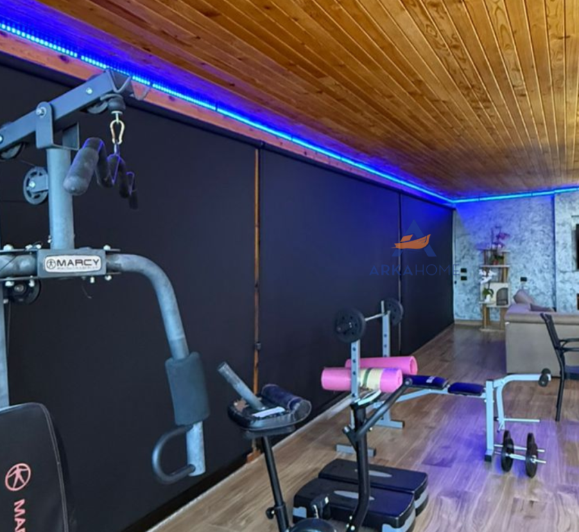 SHITET APARTAMENT (PENTHOUSE) 170M2 "QESARAK".