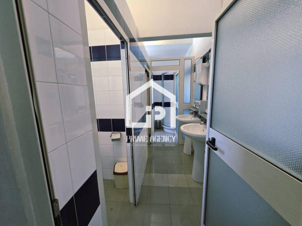 JEPET ME QIRA: VILE 3 KT - PER BIZNES/zona: Pranë St.DINAMO