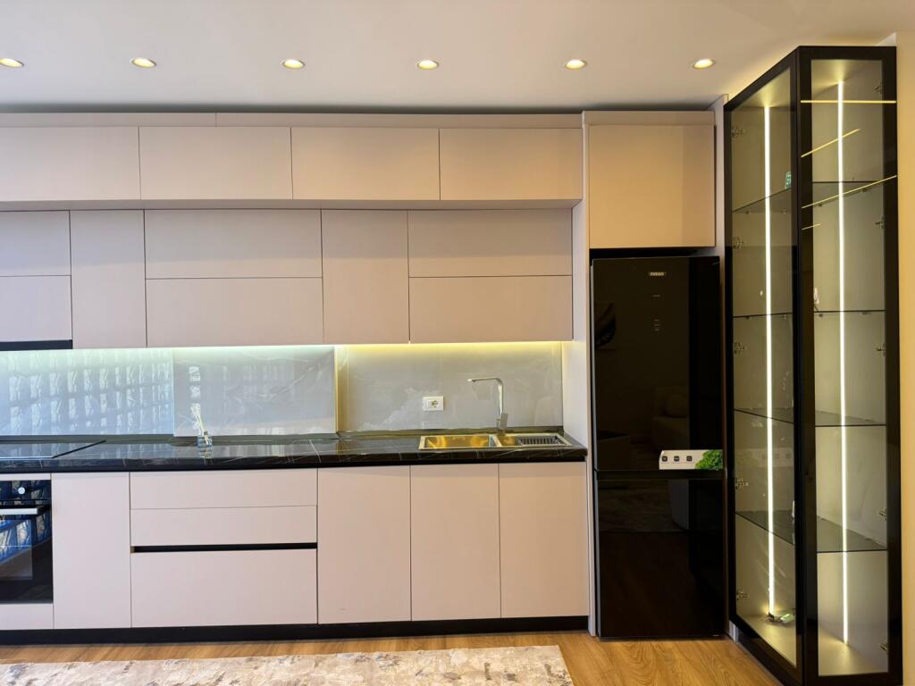 Shitet apartament 2+1+2 - Rruga e Kosovareve